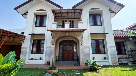 RUMAH SEMI FURNISHED DI KAWASAN ELIT ALAM SUTRA, TANGERANG SELATAN