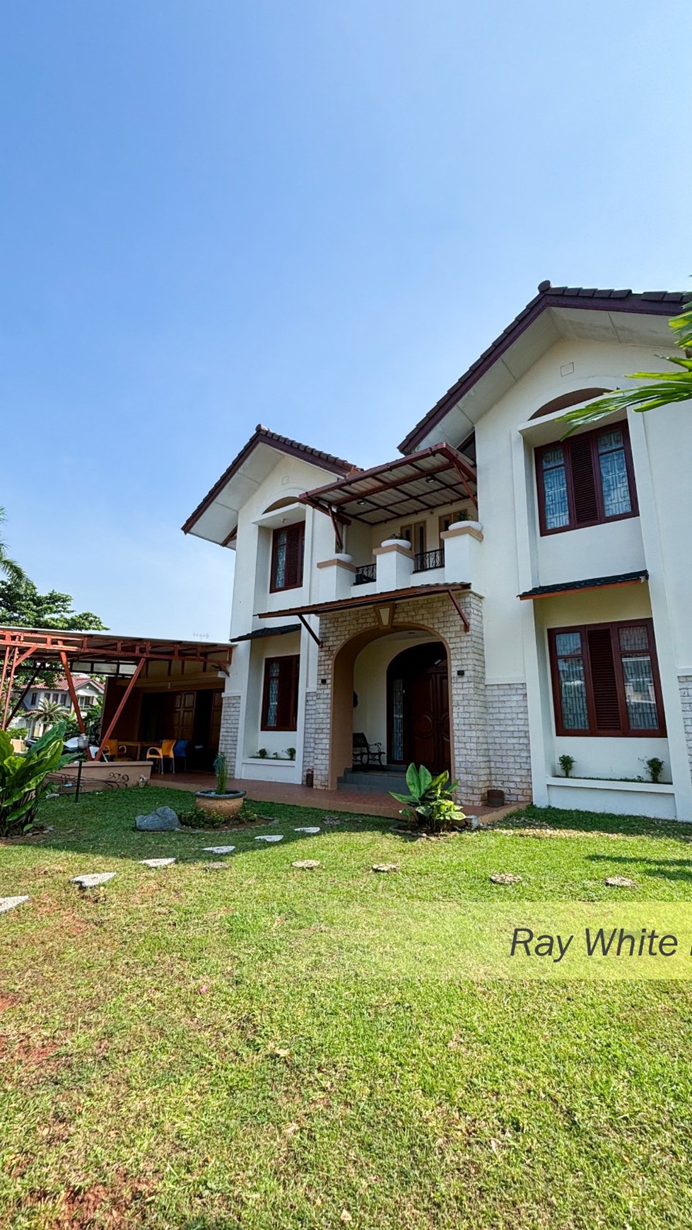 RUMAH SEMI FURNISHED DI KAWASAN ELIT ALAM SUTRA, TANGERANG SELATAN