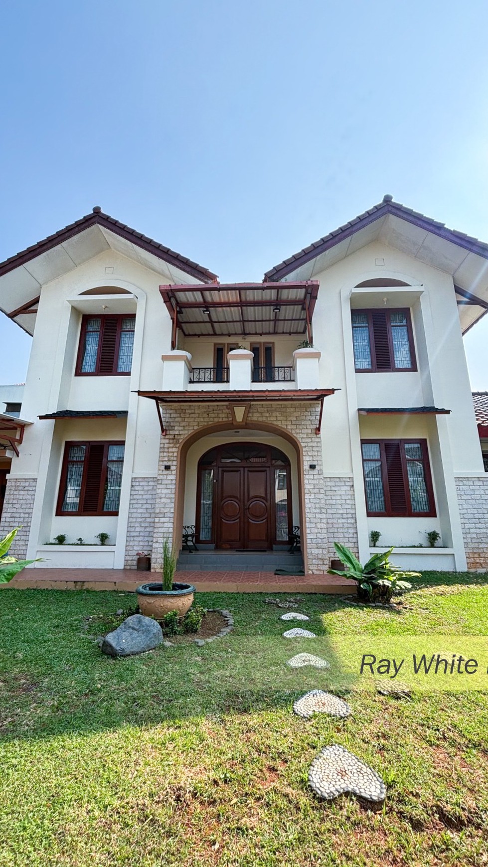 RUMAH SEMI FURNISHED DI KAWASAN ELIT ALAM SUTRA, TANGERANG SELATAN