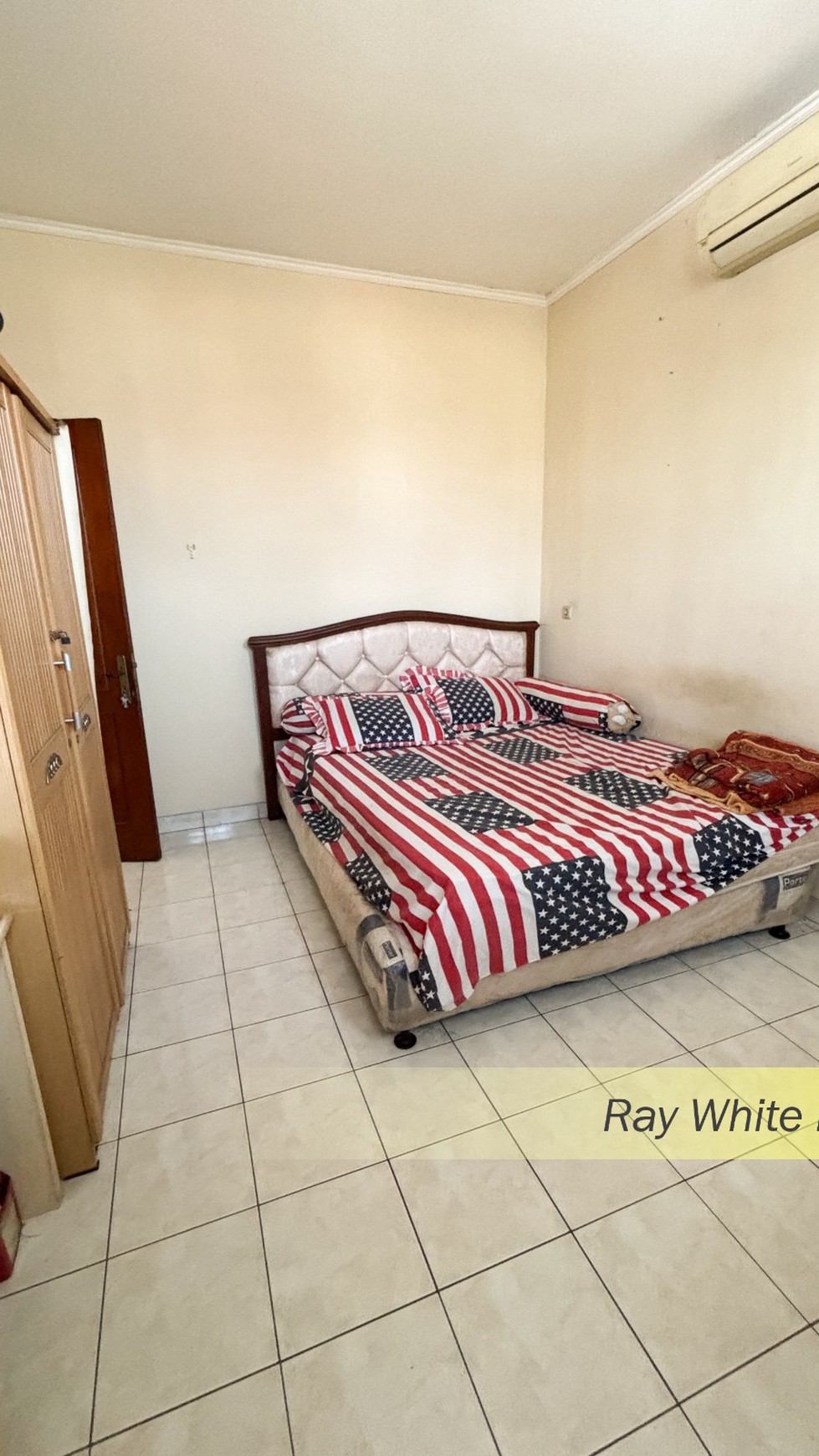 RUMAH SEMI FURNISHED DI KAWASAN ELIT ALAM SUTRA, TANGERANG SELATAN