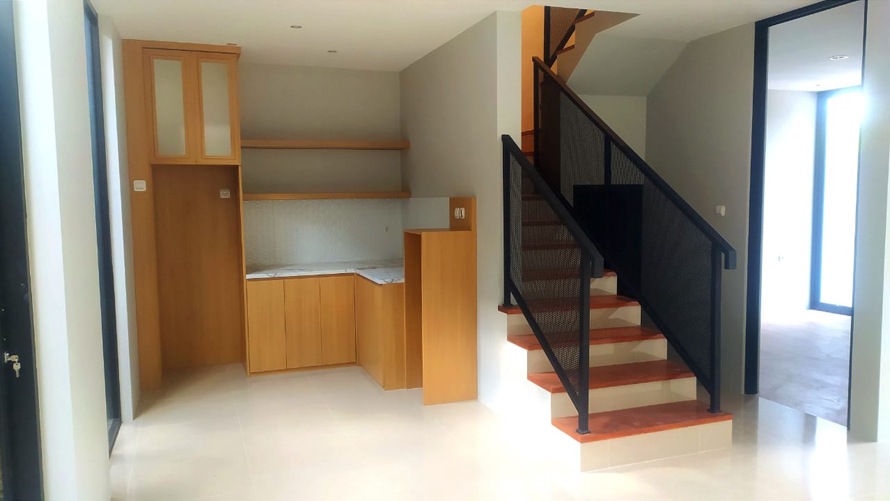 Rumah Tinggal Furnish 2 Lantai Lokasi Dekat Pasar Colombo Jalan Kaliurang 