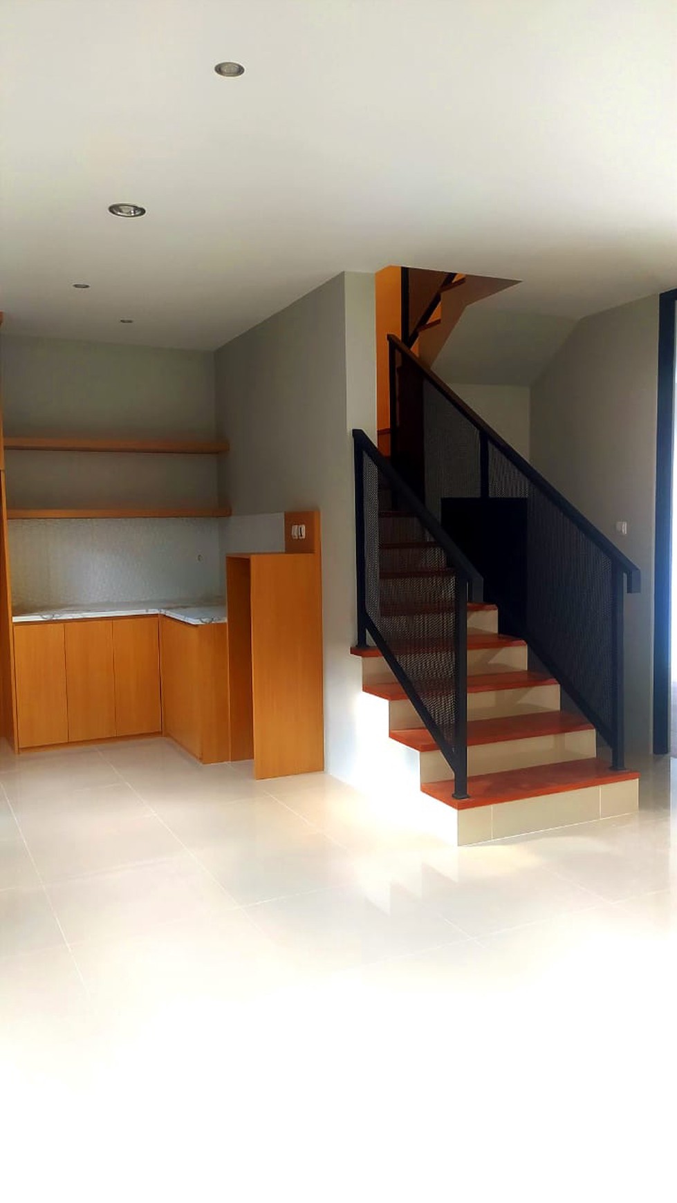 Rumah Tinggal Furnish 2 Lantai Lokasi Dekat Pasar Colombo Jalan Kaliurang 