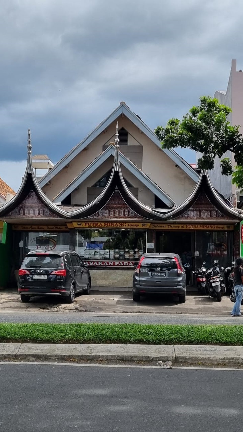 Ruang Usaha Lokasi Strategis Pinggir Jalan Raya @Graha Raya