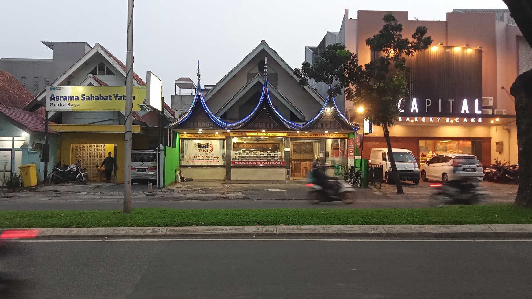 Ruang Usaha Lokasi Strategis Pinggir Jalan Raya @Graha Raya