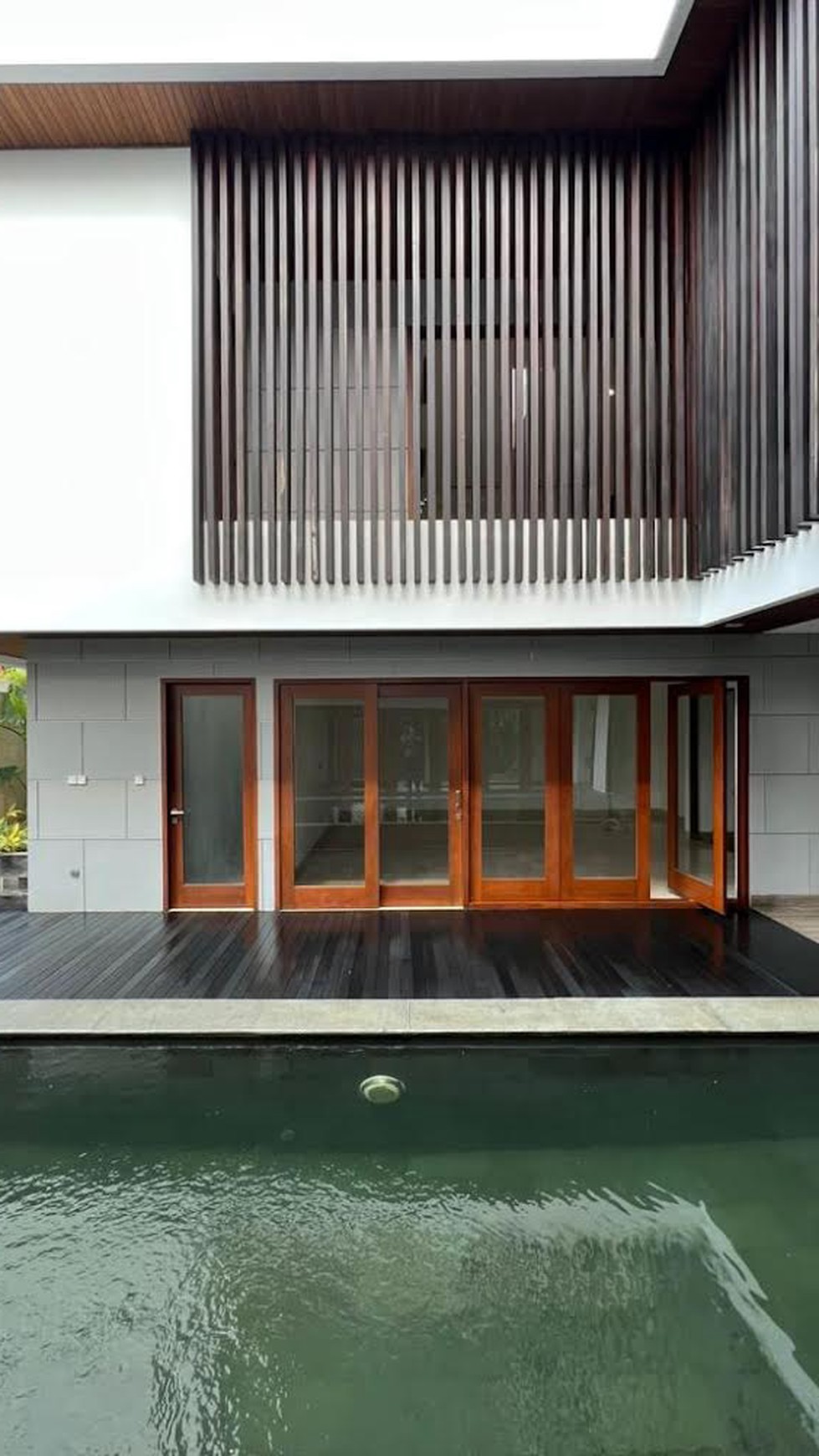 Rumah Mewah di Pondok Indah dengan Kolam Renang 