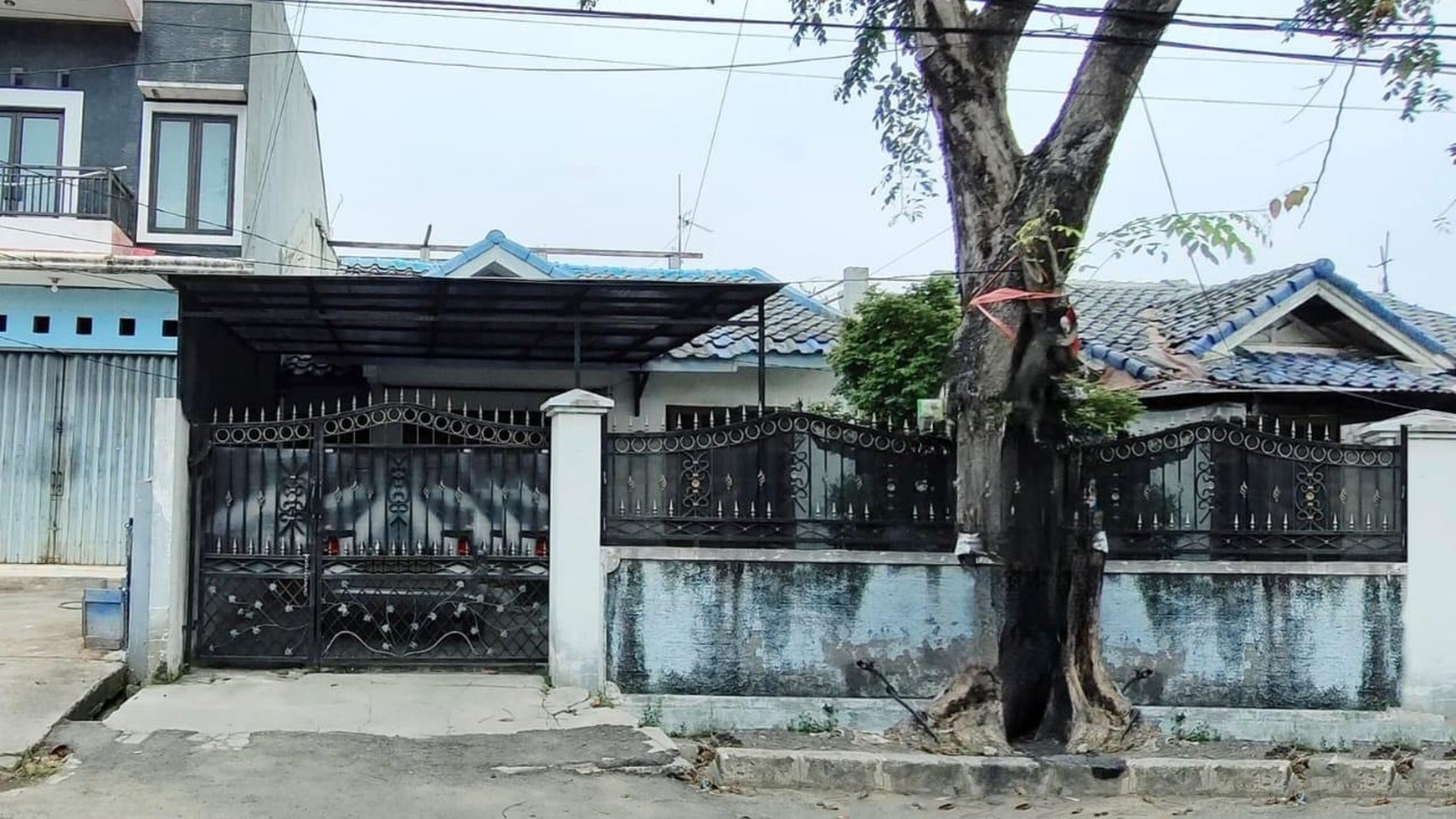 Rumah Hitung tanah di pinggir jalan utama di Harapan Indah