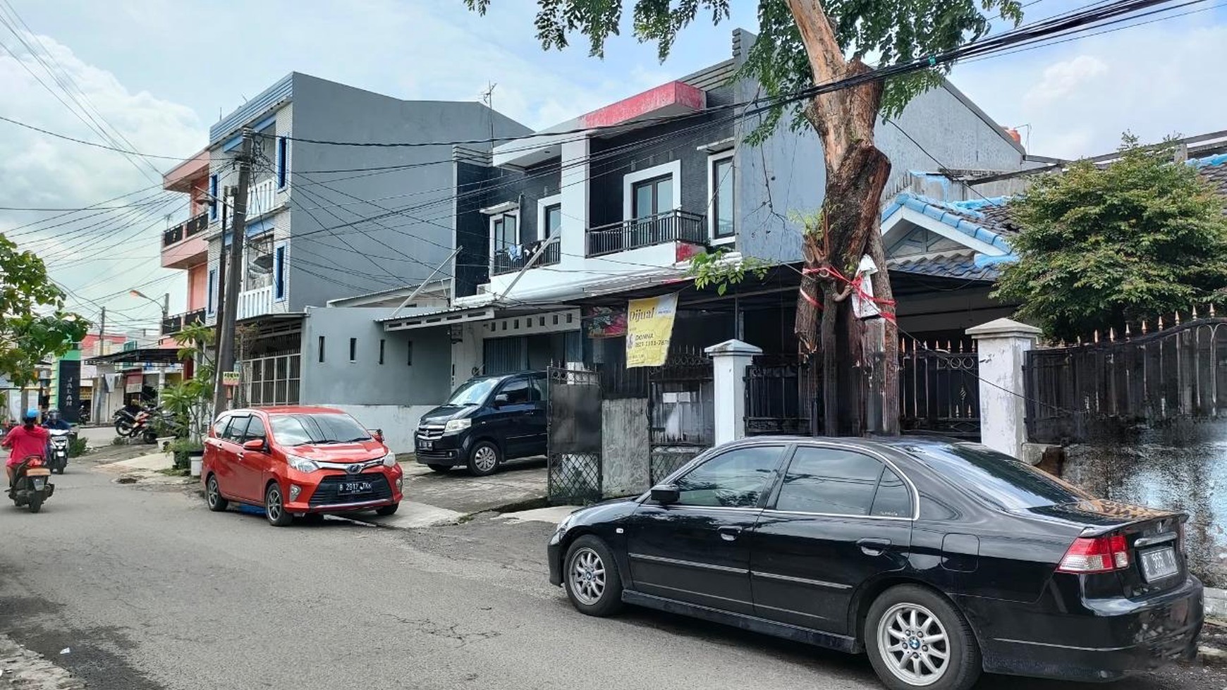 Rumah Hitung tanah di pinggir jalan utama di Harapan Indah