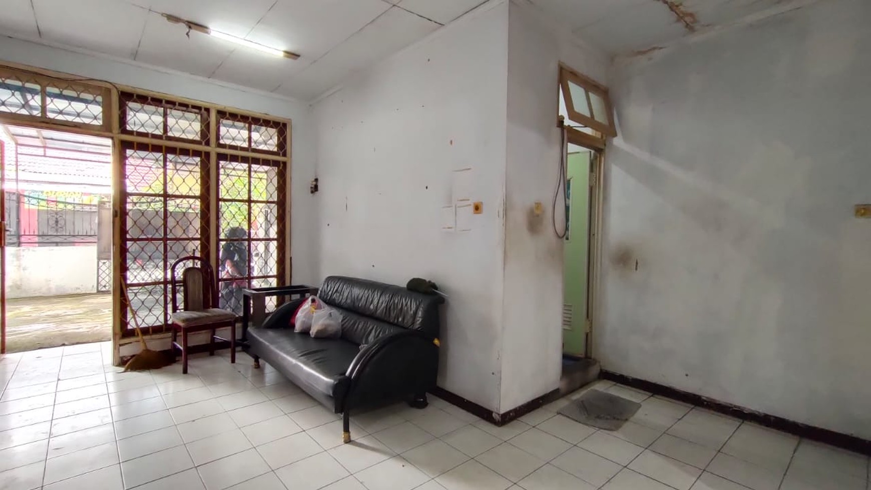 Rumah Hitung tanah di pinggir jalan utama di Harapan Indah