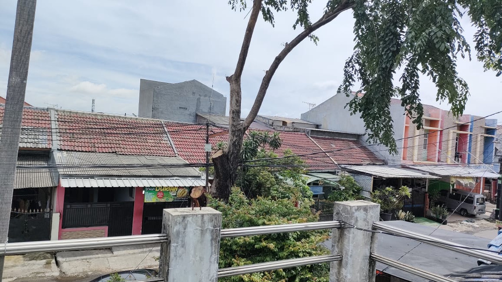 Rumah Hitung tanah di pinggir jalan utama di Harapan Indah