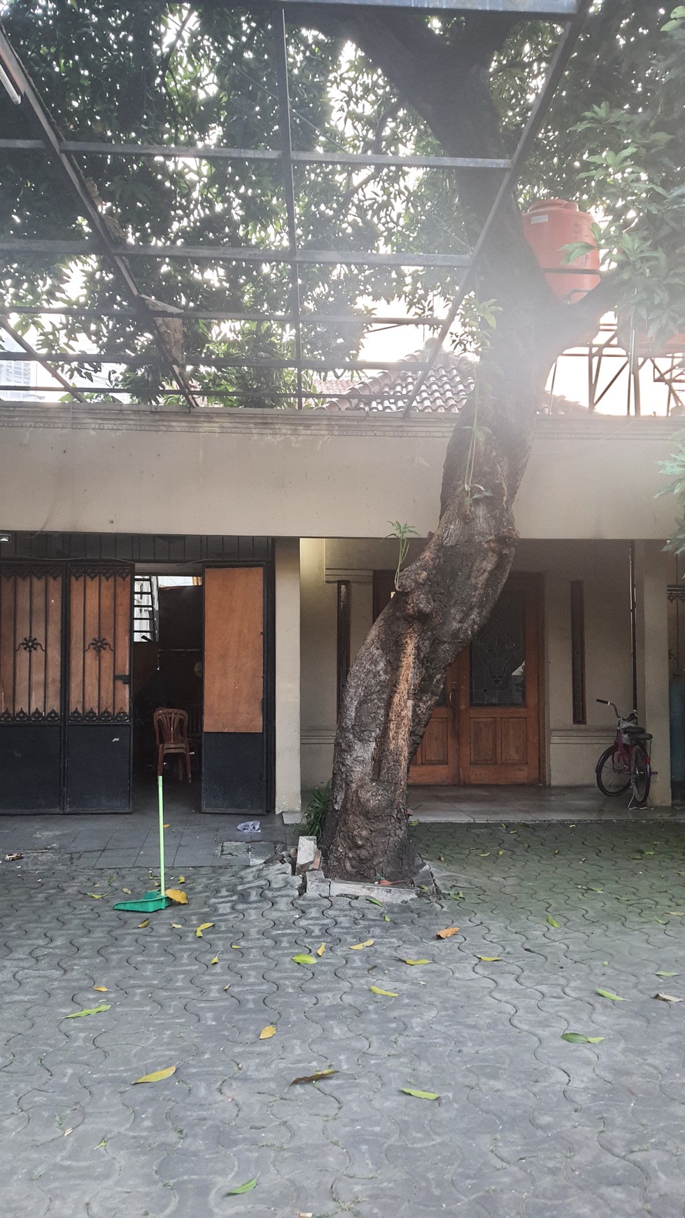 Rumah Menteng Lokasi Prime Jarang Ada 