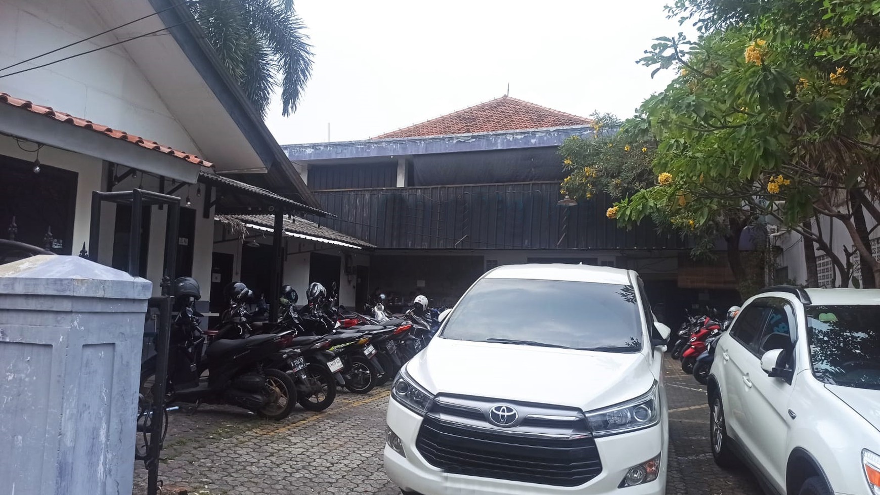 Rumah Hitung Tanah Area Cipete