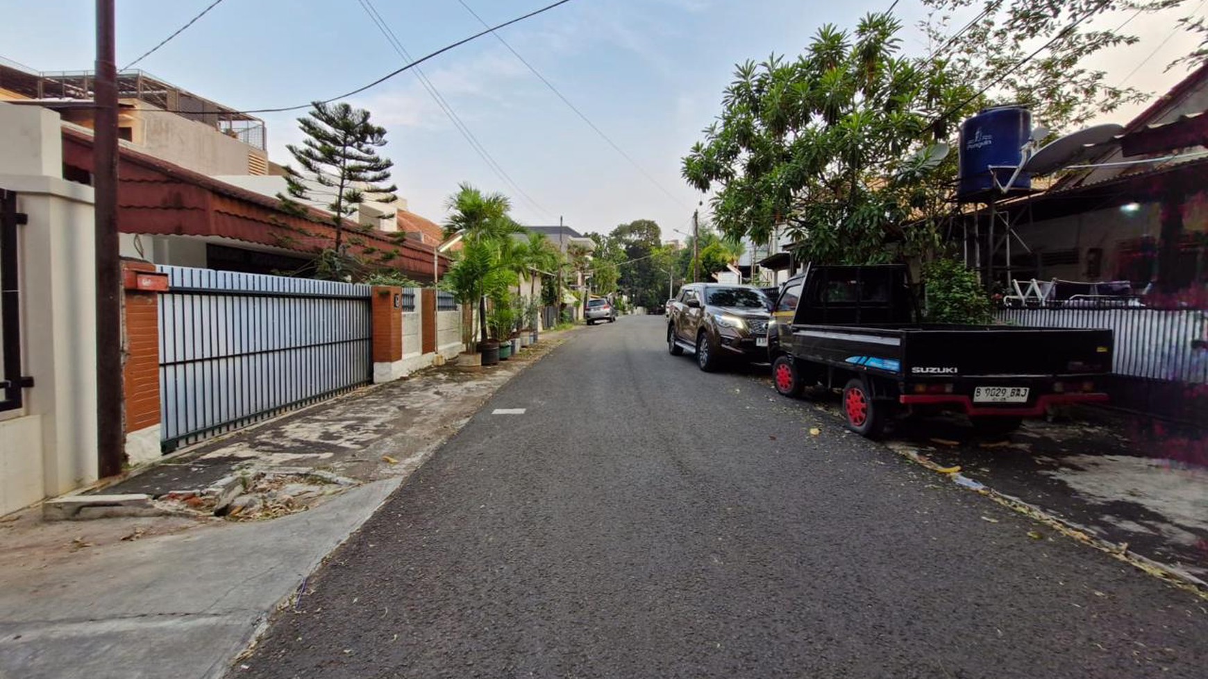 Di Jual Rumah tua hitung tanah lokasi area tenang dan strategis strategis di Jl. Kerinci Gunung, Jakarta Selatan 