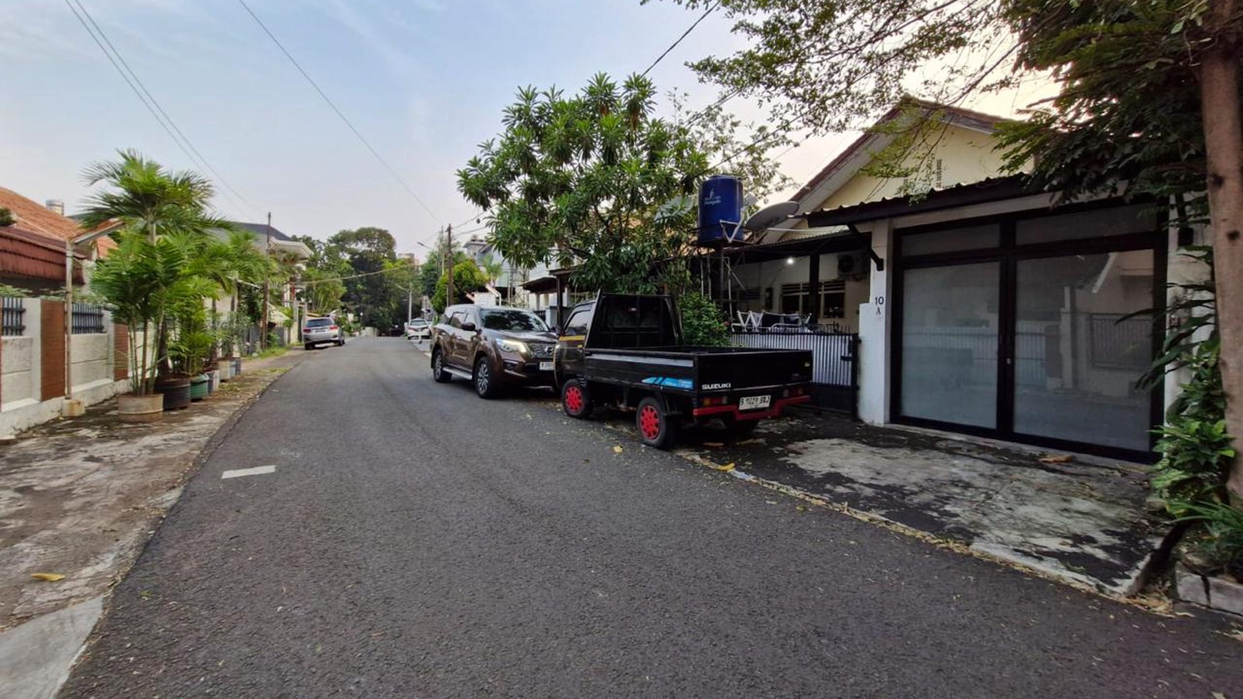 Di Jual Rumah tua hitung tanah lokasi area tenang dan strategis strategis di Jl. Kerinci Gunung, Jakarta Selatan 