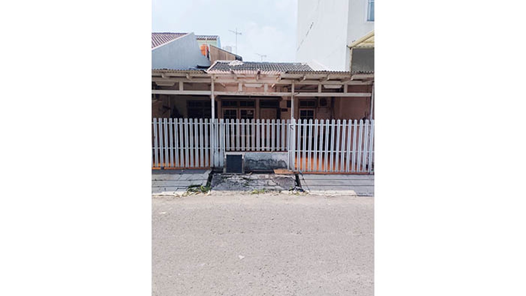 Rumah Kelapa Puan Timur, Kelapa Gading.