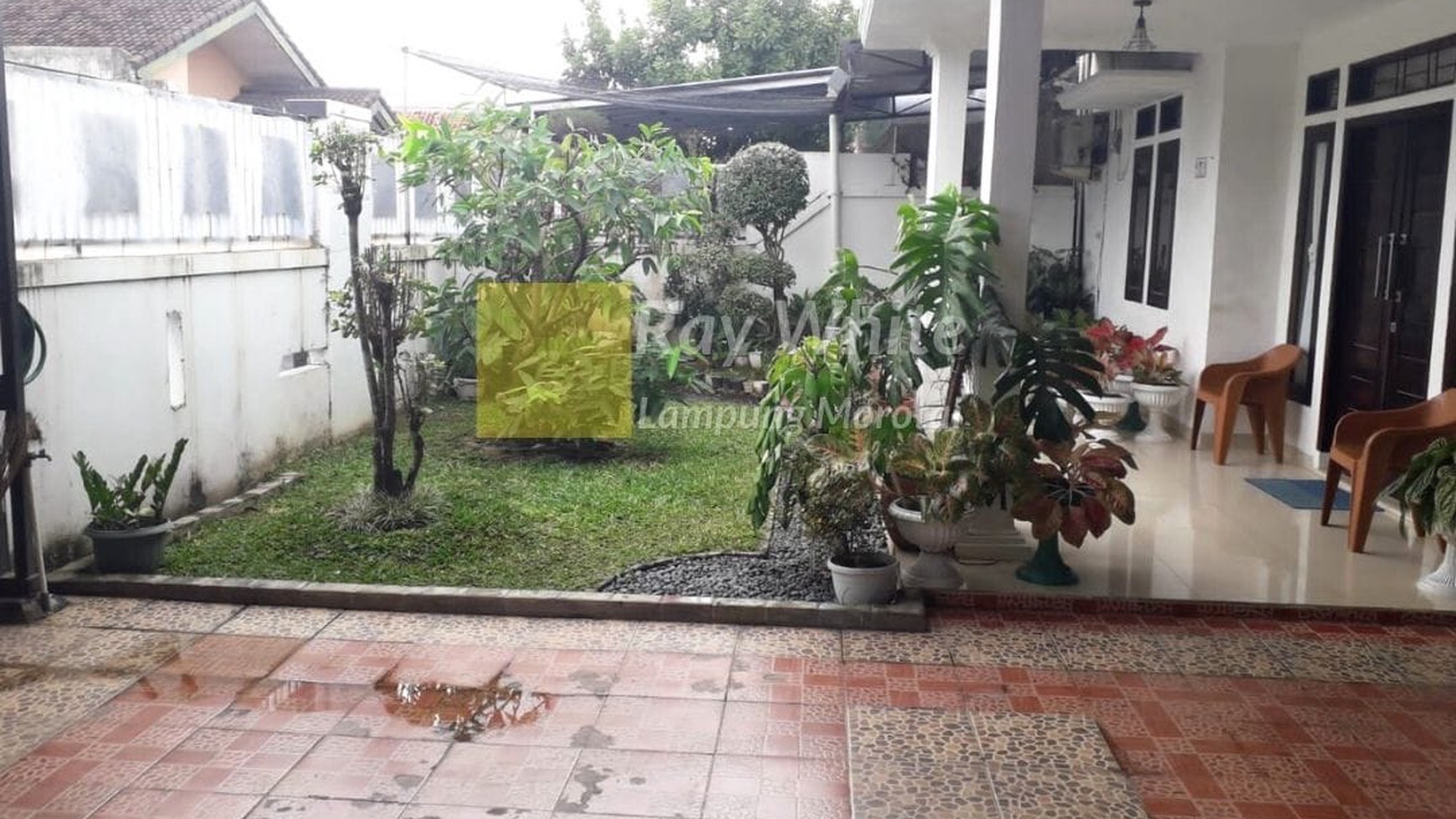 DiJual Rumah di Antasari dengan Pagar dan Taman lin