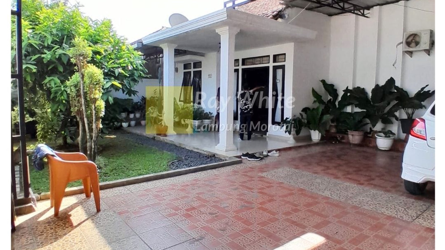 DiJual Rumah di Antasari dengan Pagar dan Taman lin