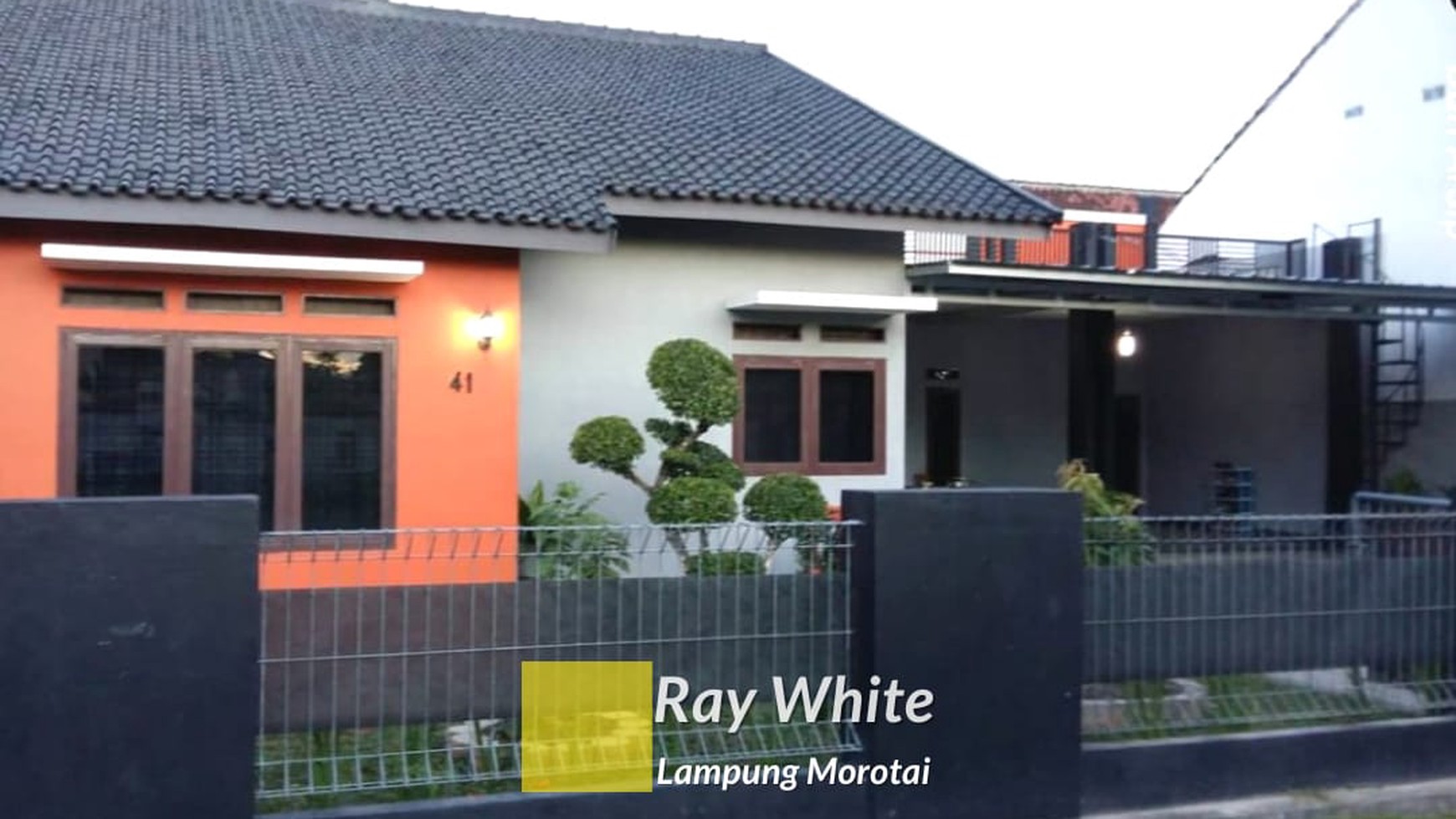 Dijual Rumah Modern dengan tanah dan Taman yang luas yk