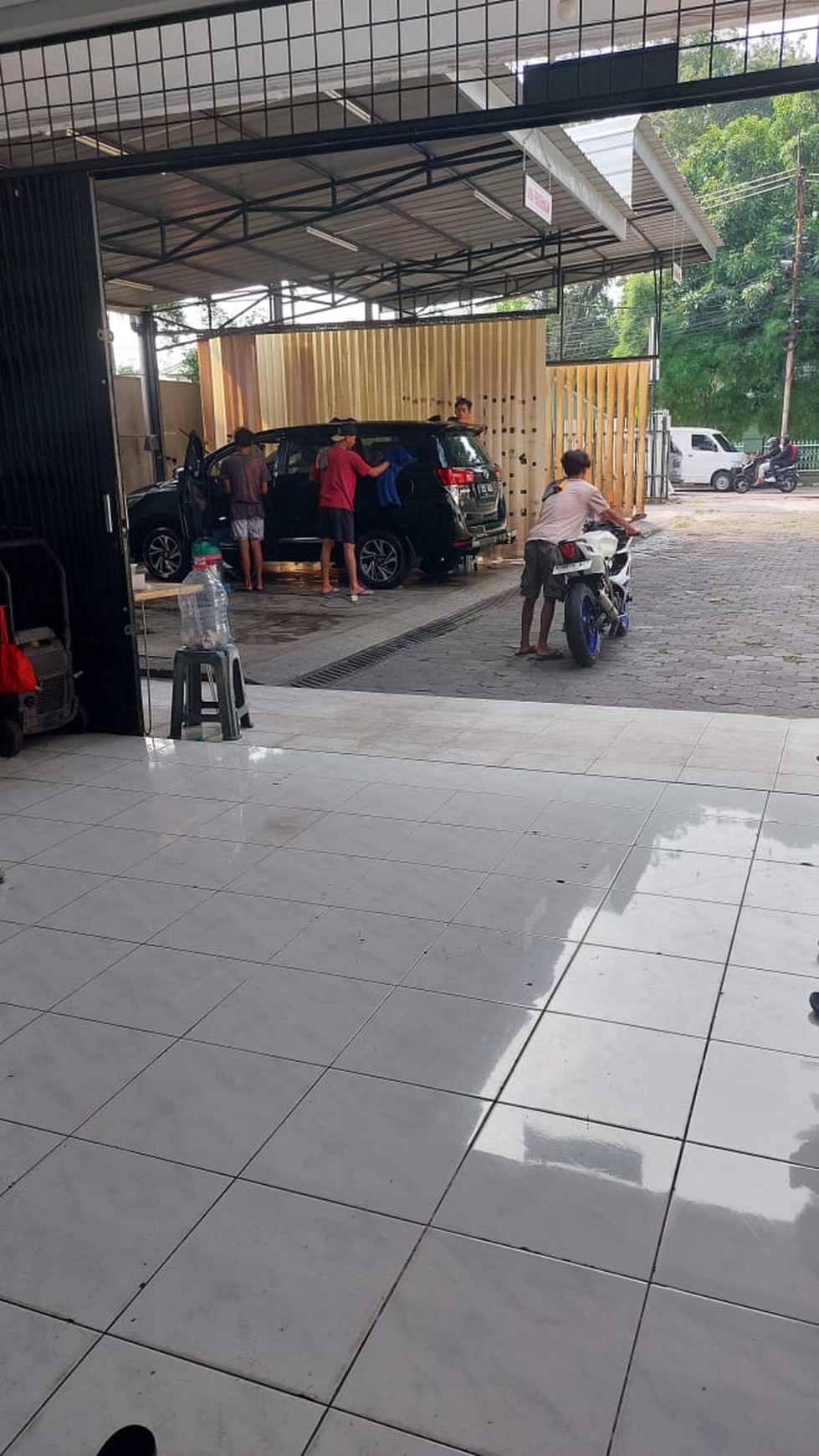 Ruang usaha, di pinggir jalan raya, lokasi strategis di Pondok Aren