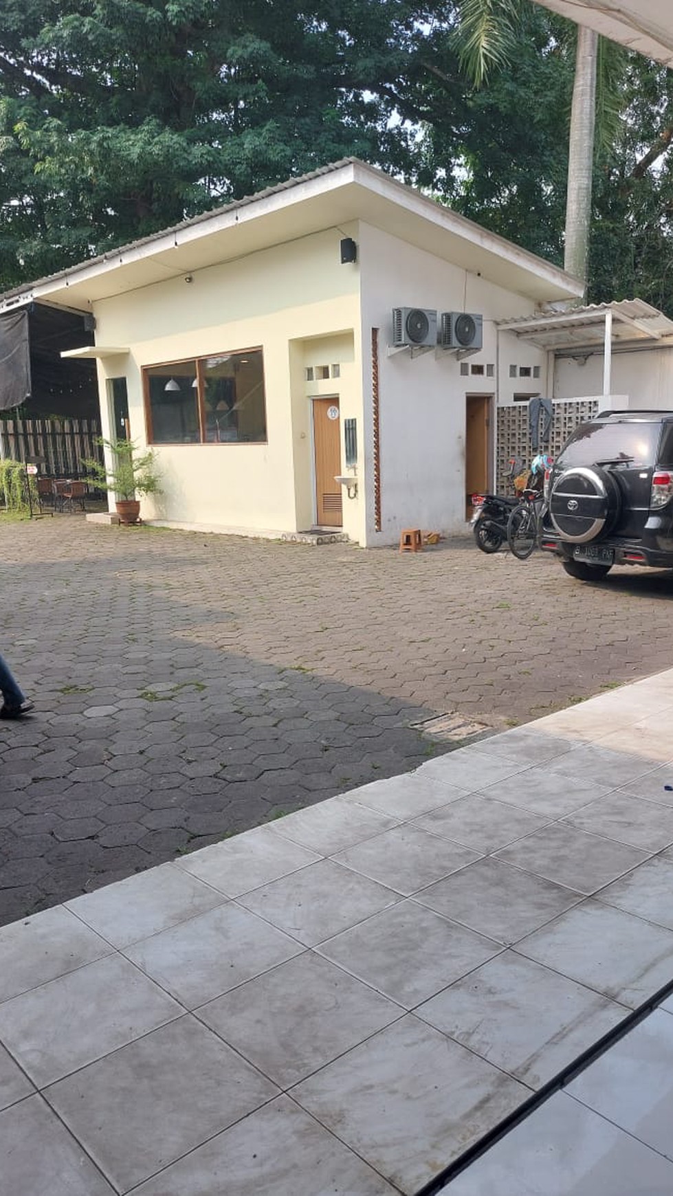 Ruang usaha, di pinggir jalan raya, lokasi strategis di Pondok Aren