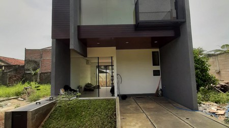 Brand New Rumah Lokasi Strategis dengan Desain Mewah @Cirendeu