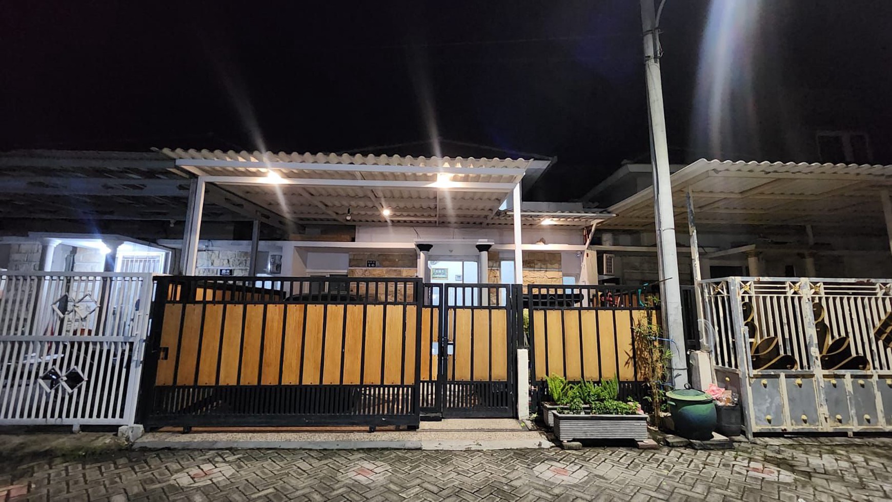 RUMAH SECOND FULLY FURNISHED De Naila Village