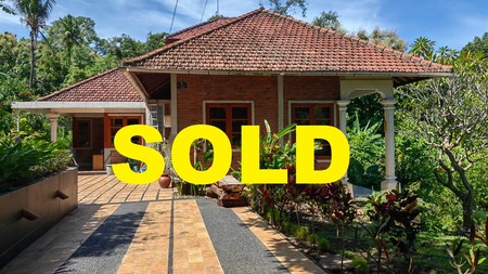 -SOLD- HILLSIDE VILLA WITH SWIMMING POOL IN SINALUD, LOVINA