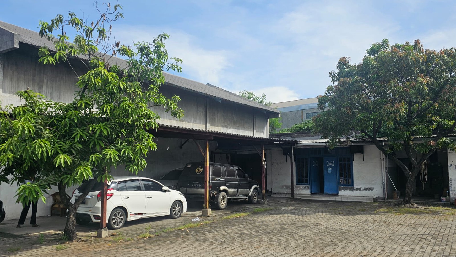 Dijual ex workshop dan ruko lokasi strategis