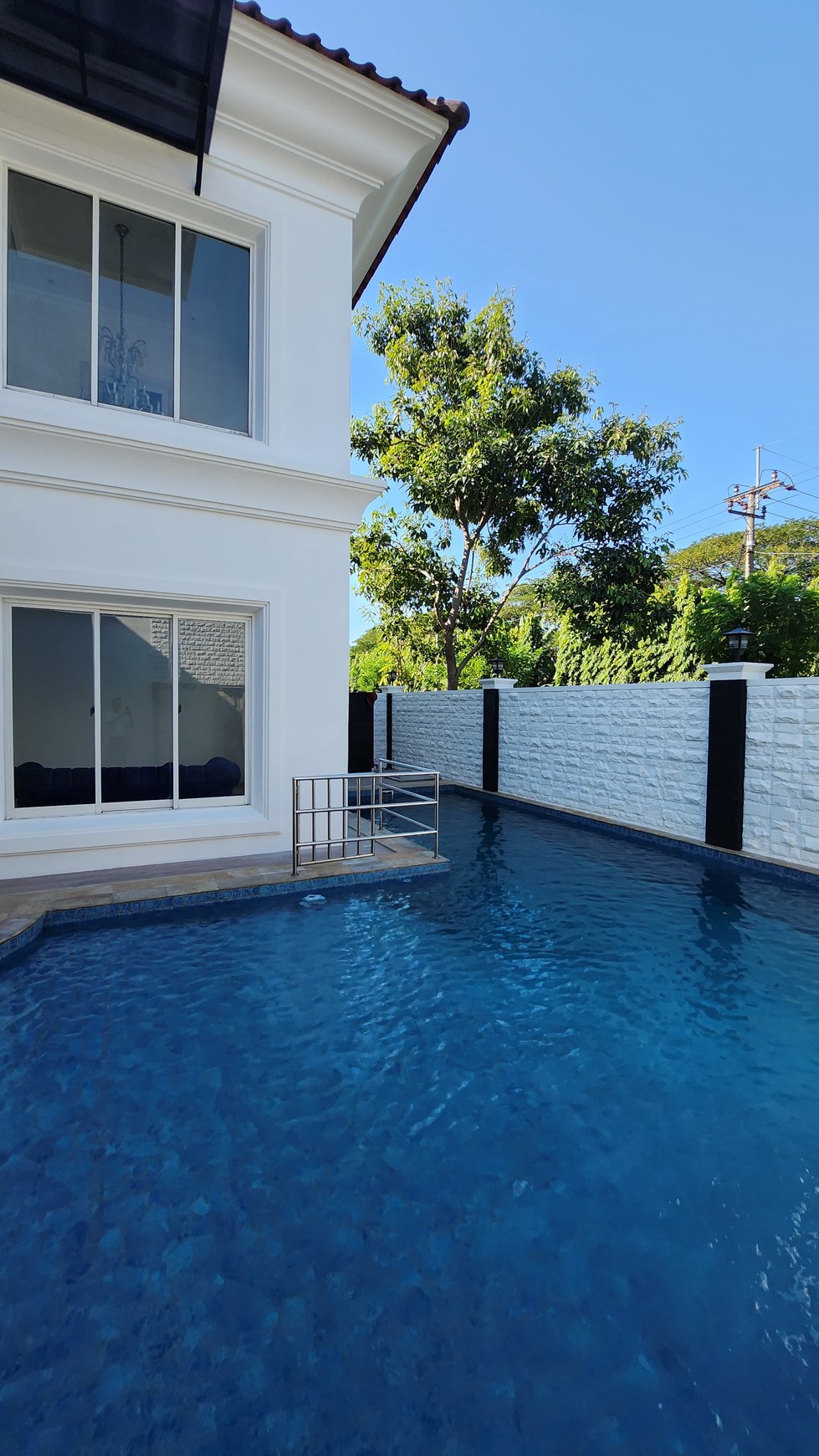 Disewakan New PRIVATE Pool Rumah Citraland Area PLUS FURNITURE Modern Mewah di Wisata Bukit Mas dekat Pakuwon Indah, Graha Family, Bukit Darmo Golf 