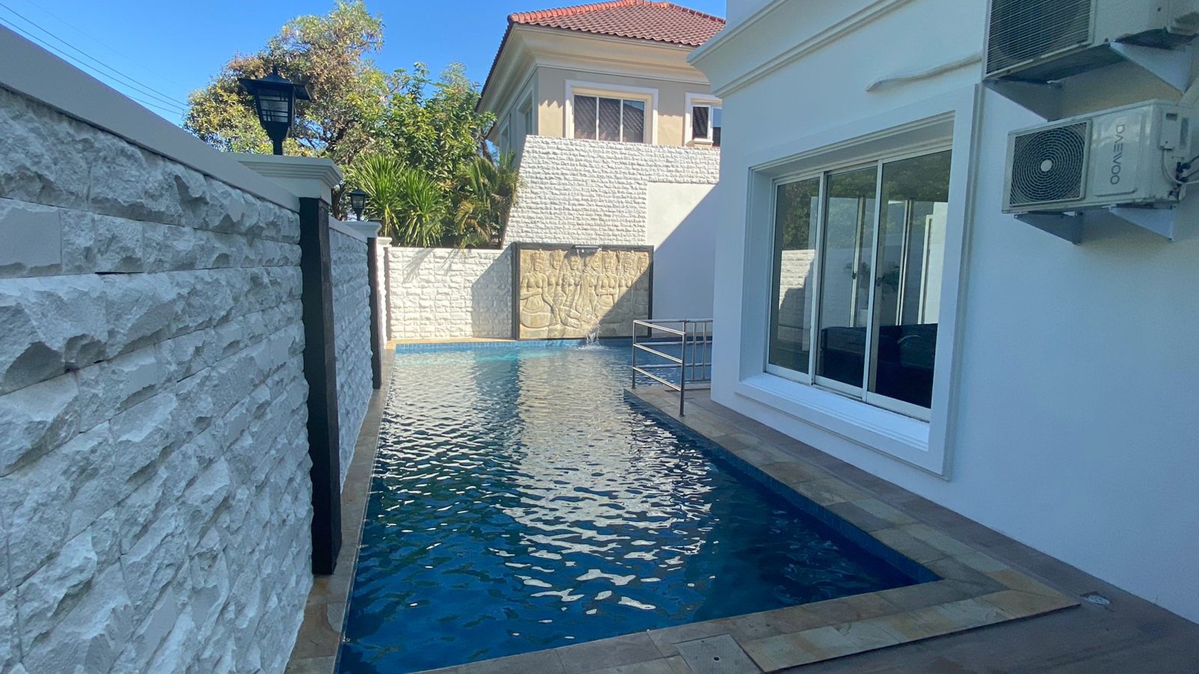 Disewakan New PRIVATE Pool Rumah Citraland Area PLUS FURNITURE Modern Mewah di Wisata Bukit Mas dekat Pakuwon Indah, Graha Family, Bukit Darmo Golf 