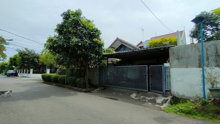 Rumah Luas lokasi nyaman di Pondok Bambu, Jakarta Timur