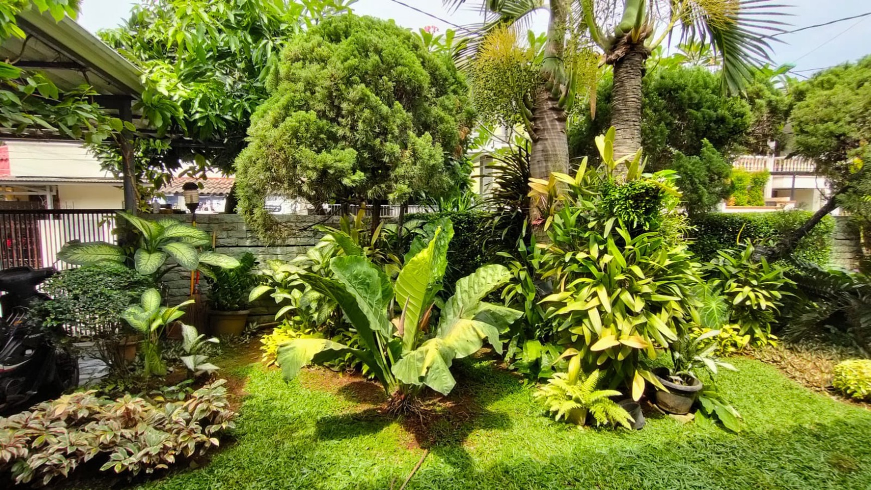 Rumah Luas lokasi nyaman di Pondok Bambu, Jakarta Timur