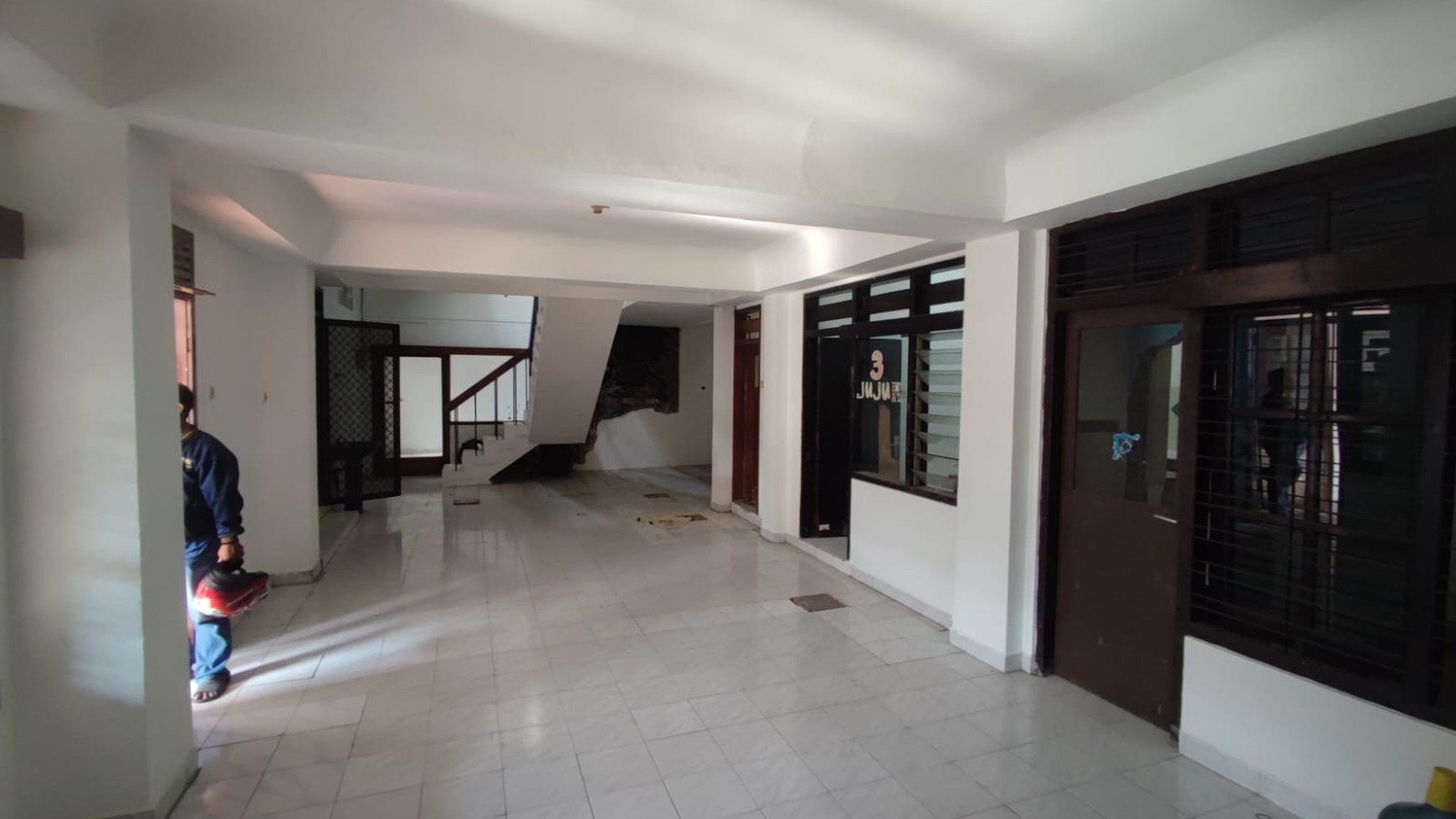 Dijual Rumah Usaha (Ex Bangunan Sekolah) Jl. Raya Ketintang Madya, Surabaya