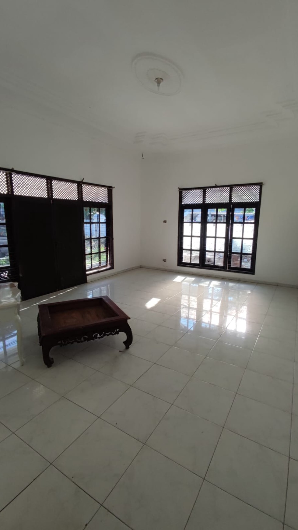 Dijual Rumah Usaha (Ex Bangunan Sekolah) Jl. Raya Ketintang Madya, Surabaya