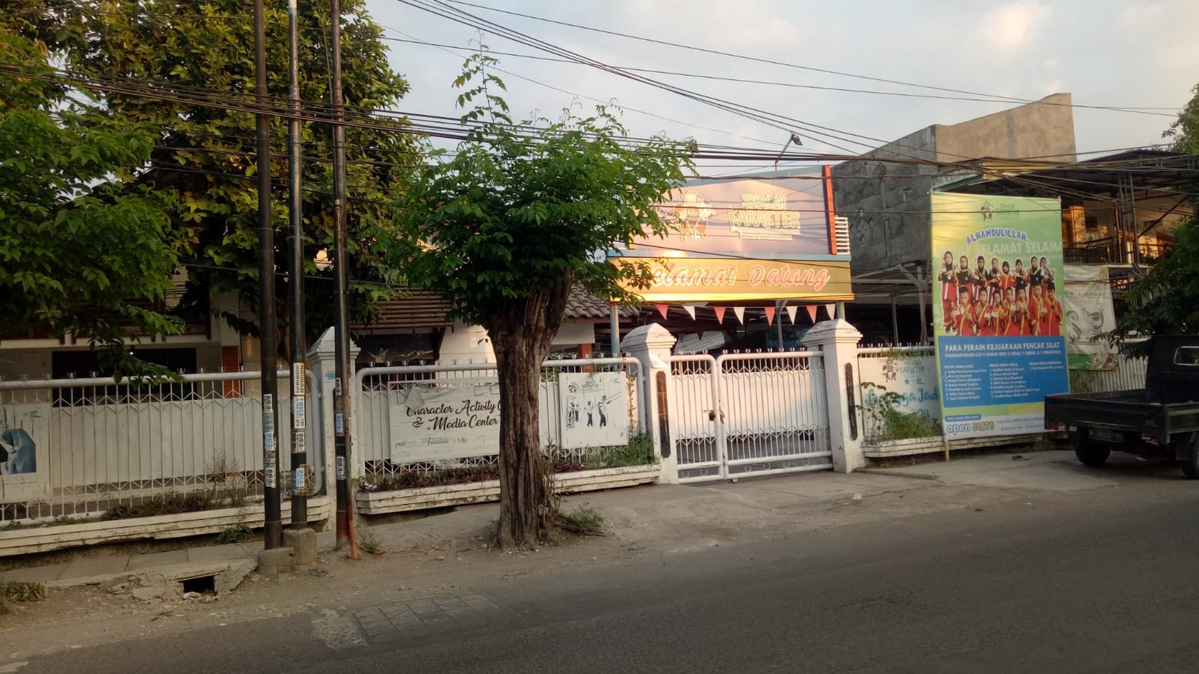 Dijual Rumah Usaha (Ex Bangunan Sekolah) Jl. Raya Ketintang Madya, Surabaya