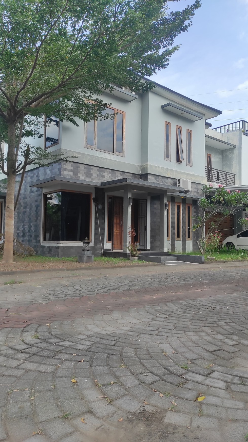 Rumah Tinggal 2 Lantai Full Furnish Dalam Perum Fasco Mansion Ngaglik Sleman