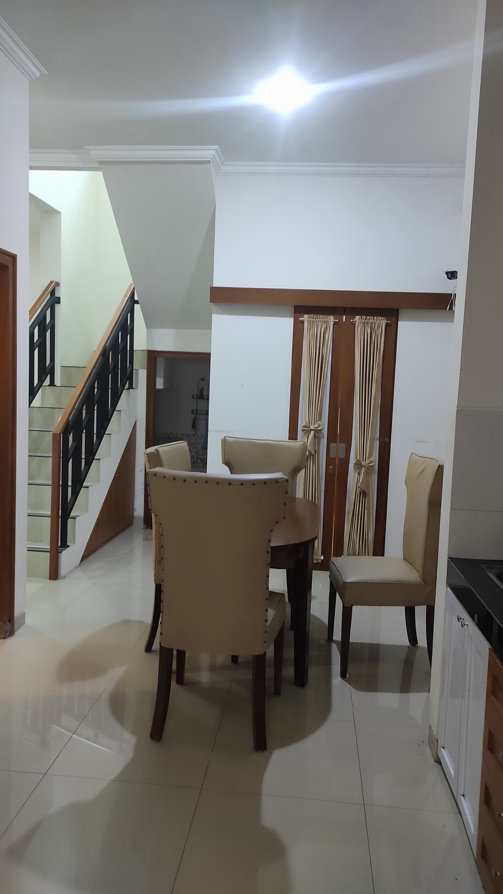 Rumah Tinggal 2 Lantai Full Furnish Dalam Perum Fasco Mansion Ngaglik Sleman