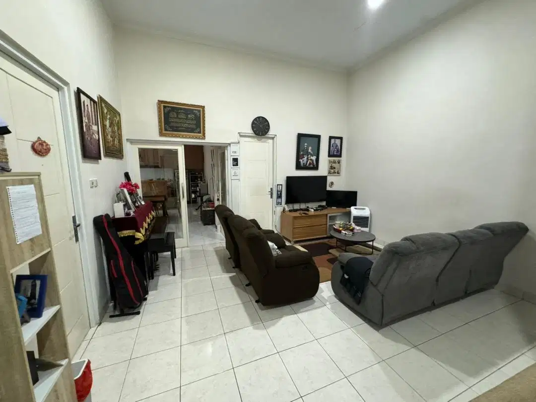 Flash Sale. Rumah hoek Regensi Melati Mas, Serpong