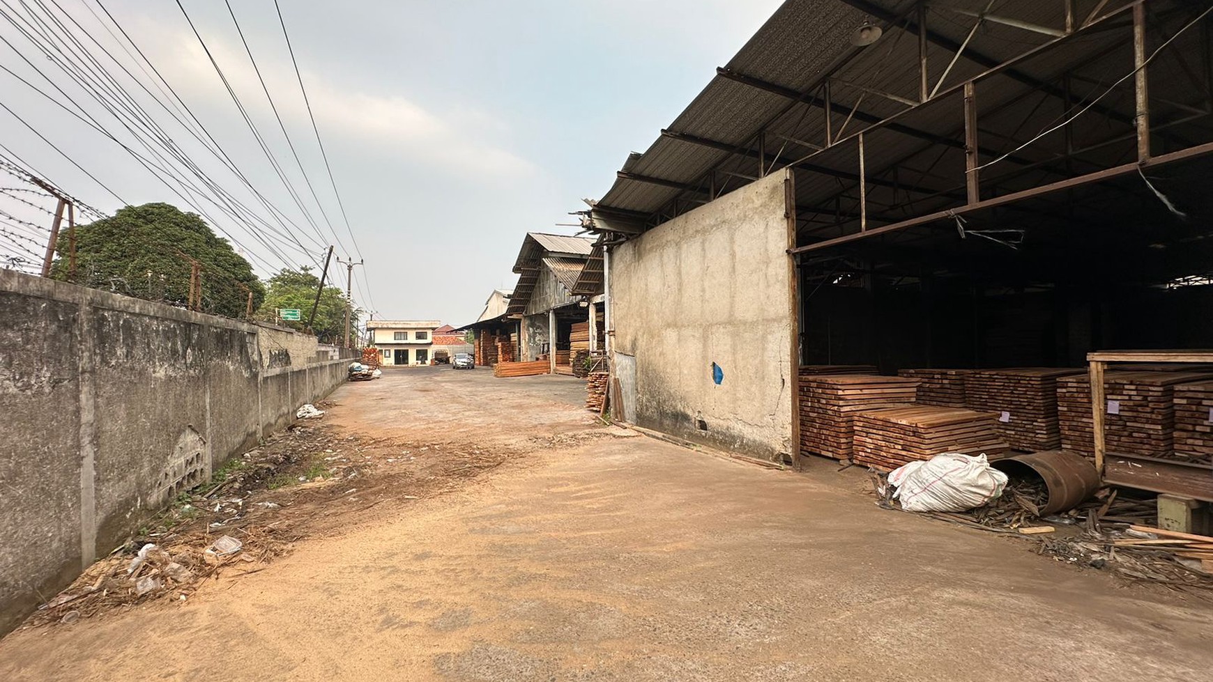 Dijual Gudang Eks Pabrik Kayu Peluang Emas di Lokasi Strategis