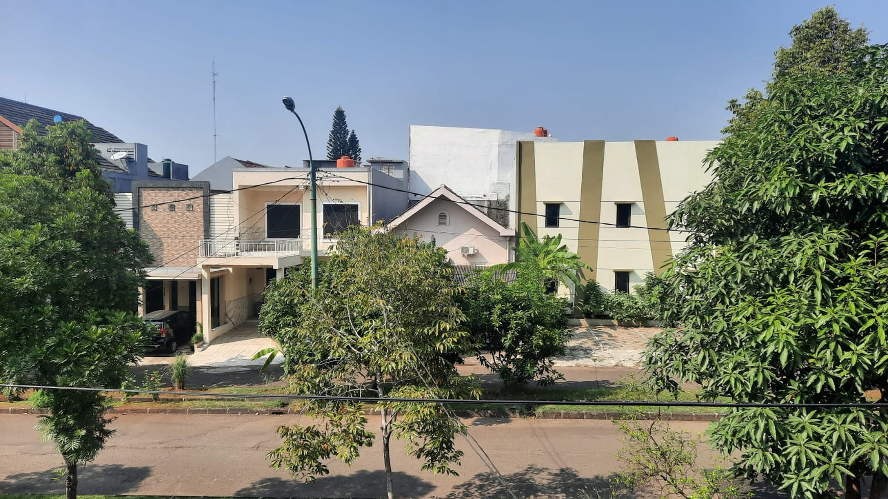 RUMAH SIAP HUNI DI LOKASI STRATEGIS DEKAT MALL LIPPO CIKARANG DI CLUSTER MEADOW GREEN