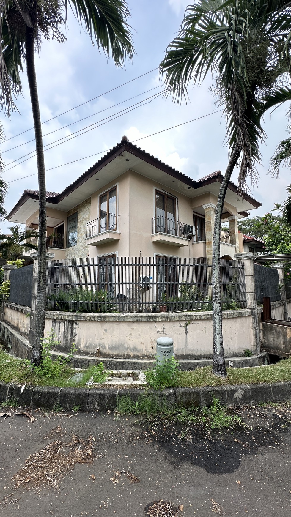 Rumah dalam Kompleks lokasi Favorite di lebak bulus Jakarta Selatan