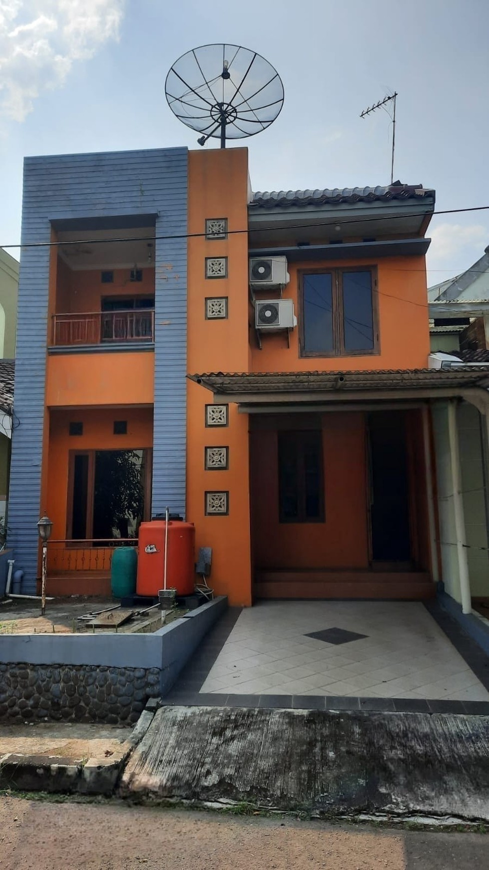 DISEWAKAN RUMAH  SIAP HUNI 2 LANTAI DI CLUSTER MEADOW GREEN LIPPO CIKARANG