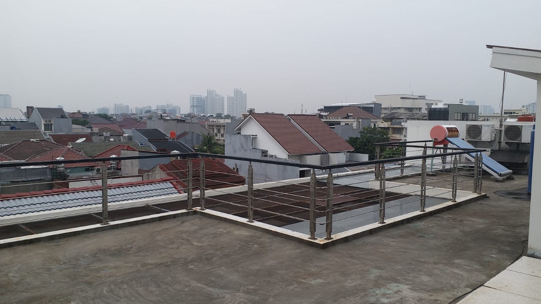 Rumah Bagus Di Jl Surya Sarana Kebon Jeruk Jakarta Barat