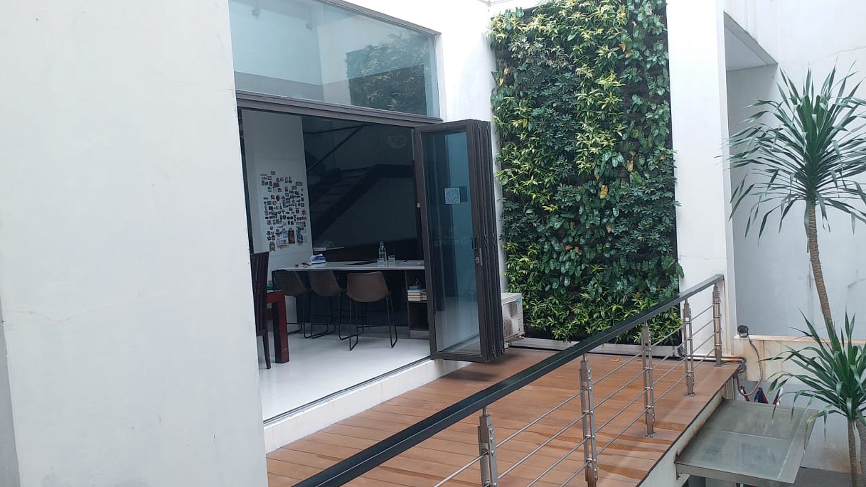 Rumah Bagus Di Jl Surya Sarana Kebon Jeruk Jakarta Barat