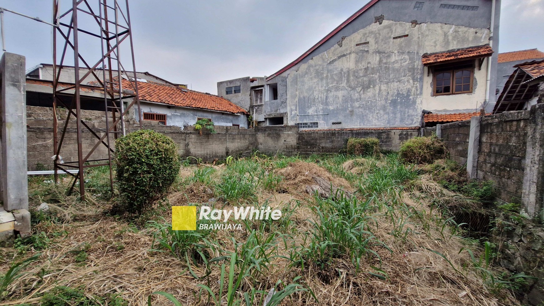 Rumah tua di Jl Delima Jaya, Rempoa, hitung tanah saja, dekat Jl Veteran