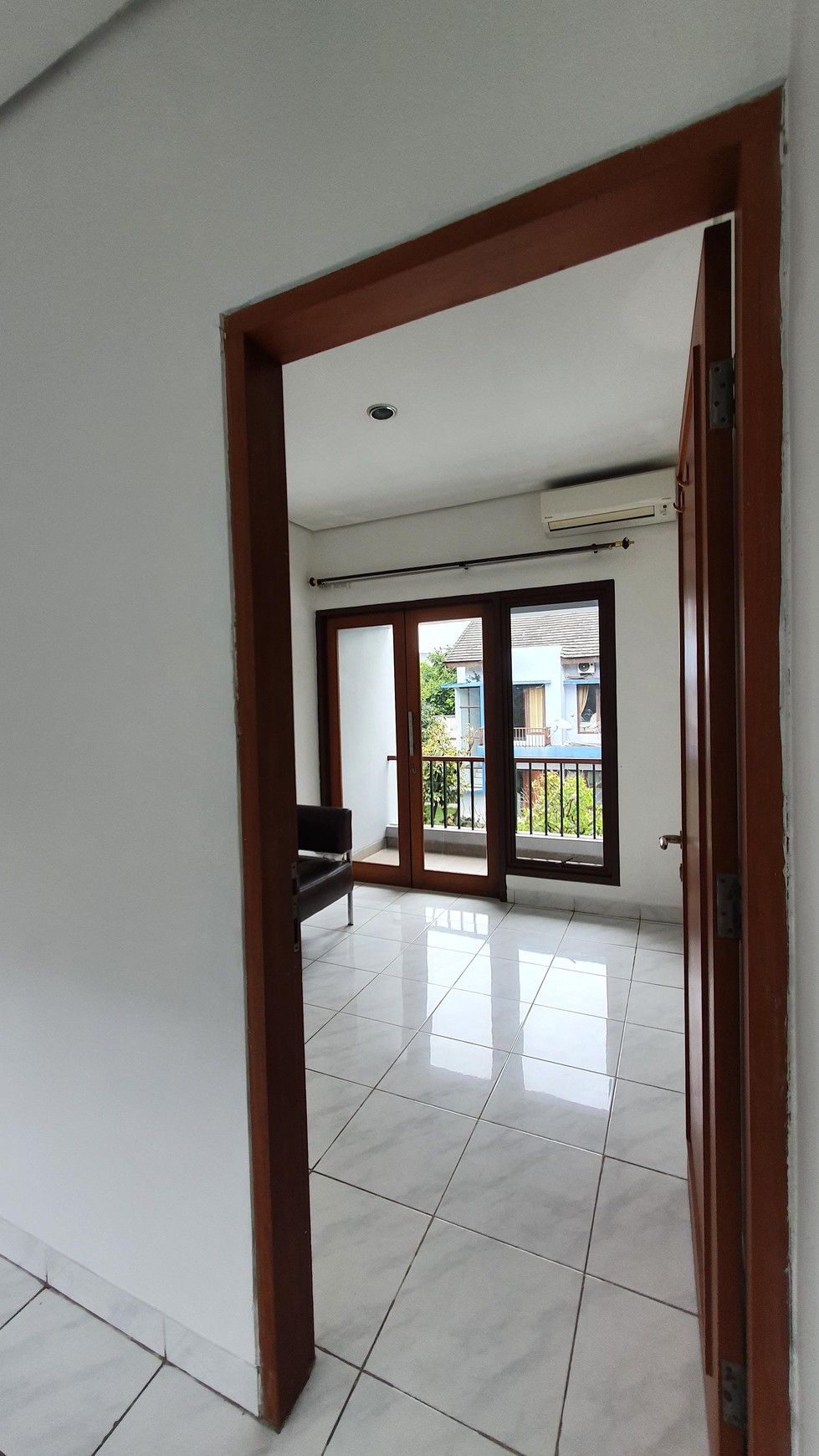 Rumah Hook Minimalis Siap Huni dalam Cluster Bintaro Sektor 9