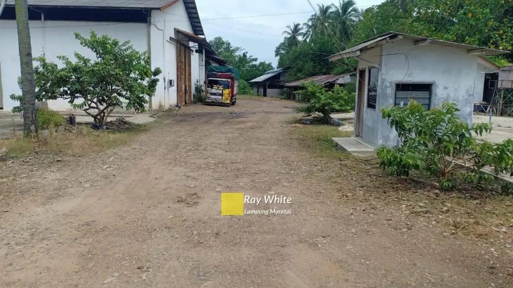 Gudang besar dipinggir jalan lintas Ganjaran Gedong Tataan Pesawaran Lampung