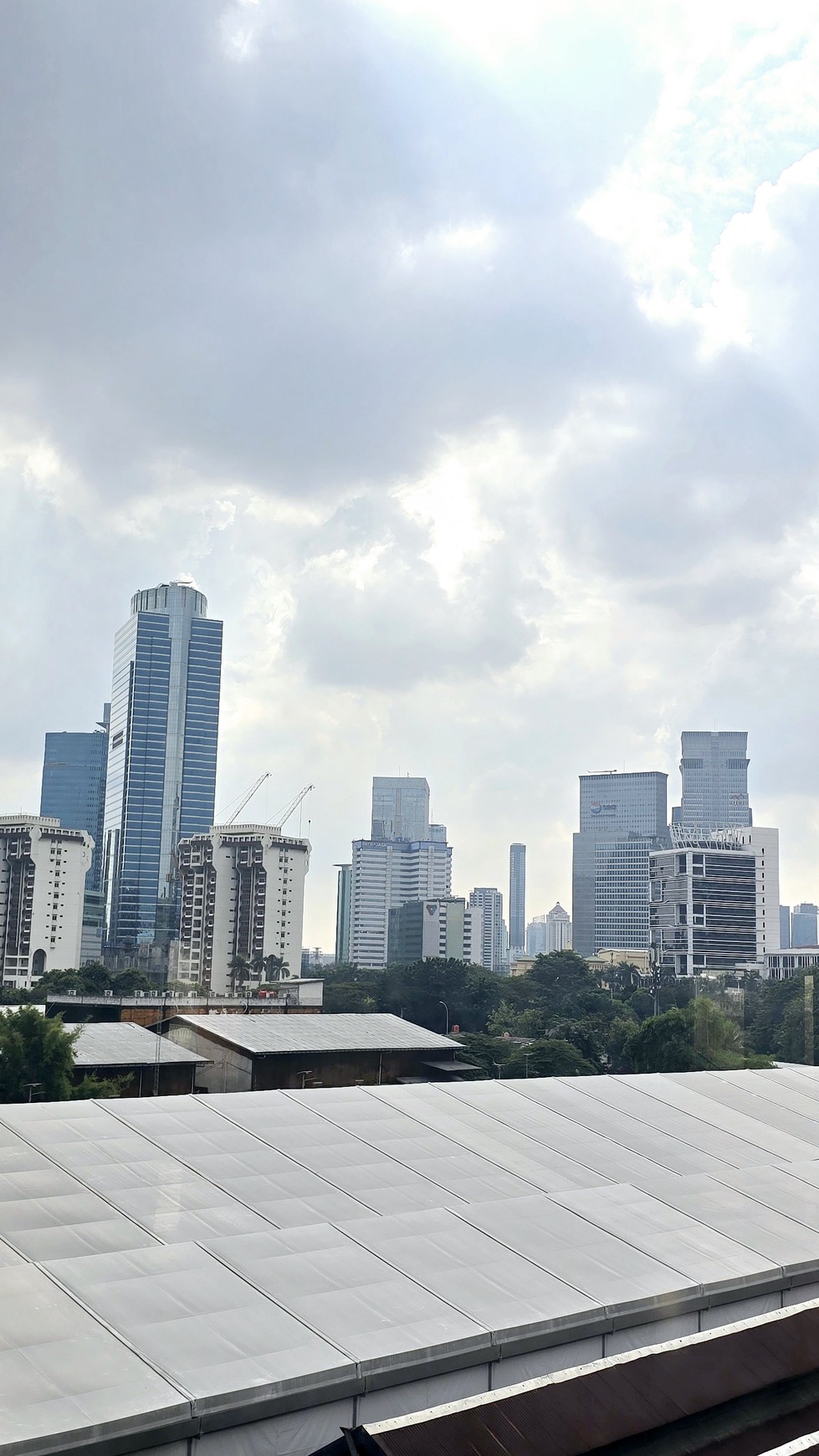 *Gedung di Jl. Kapten Tendean 