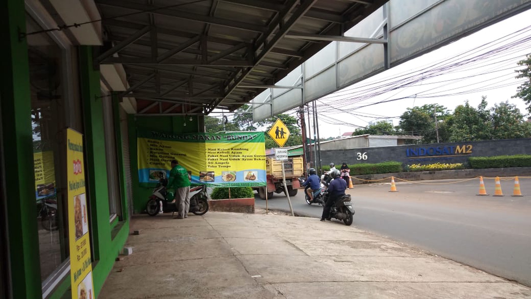 Rumah komercial  di  pinggir jalan  kebagusan raya