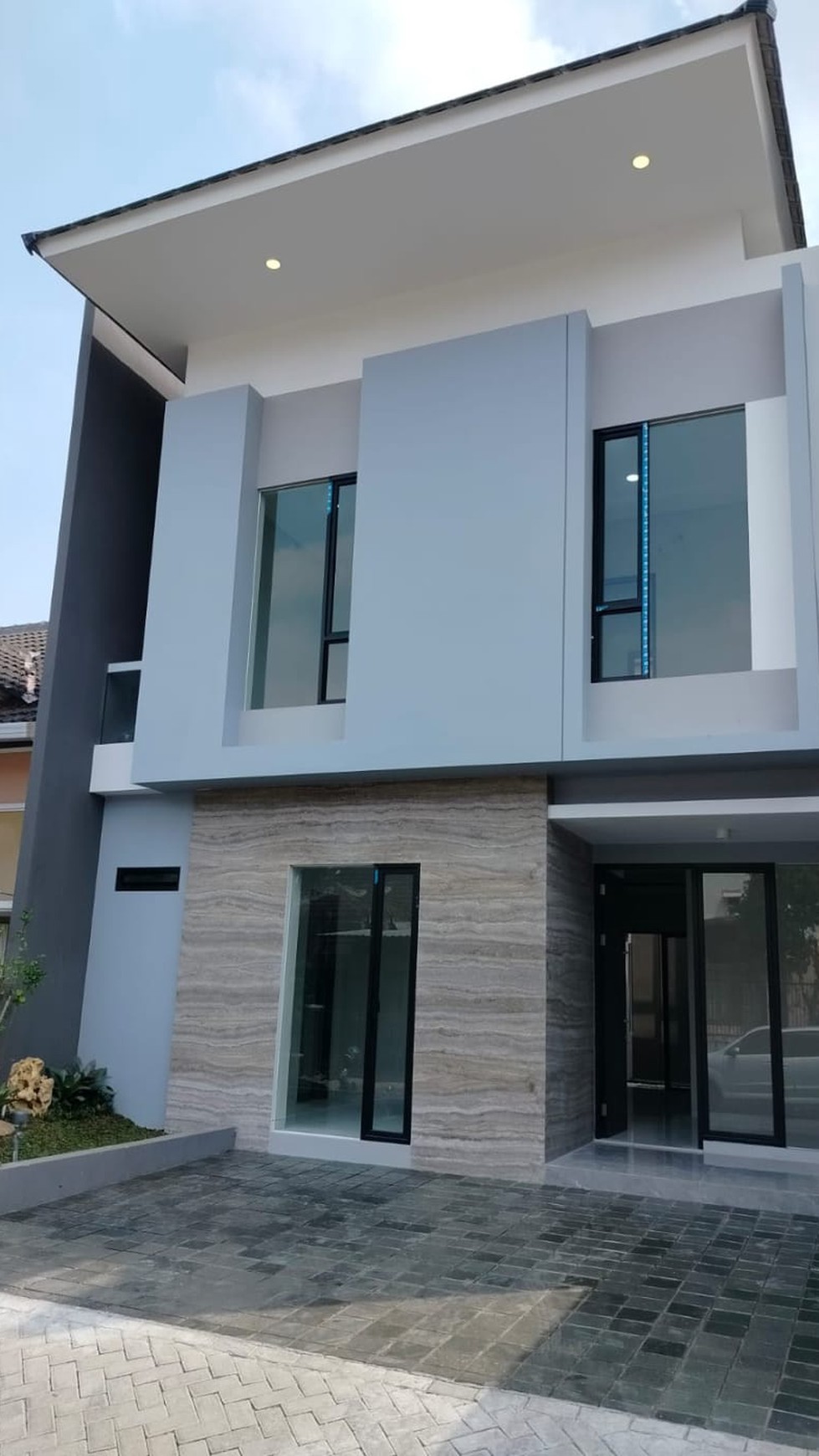 Dijual Rumah Baru Taman Puspa Raya Citraland Surabaya MARMER GRANITE Finishing - SPESIAL.4+1 Kamar Tidur 