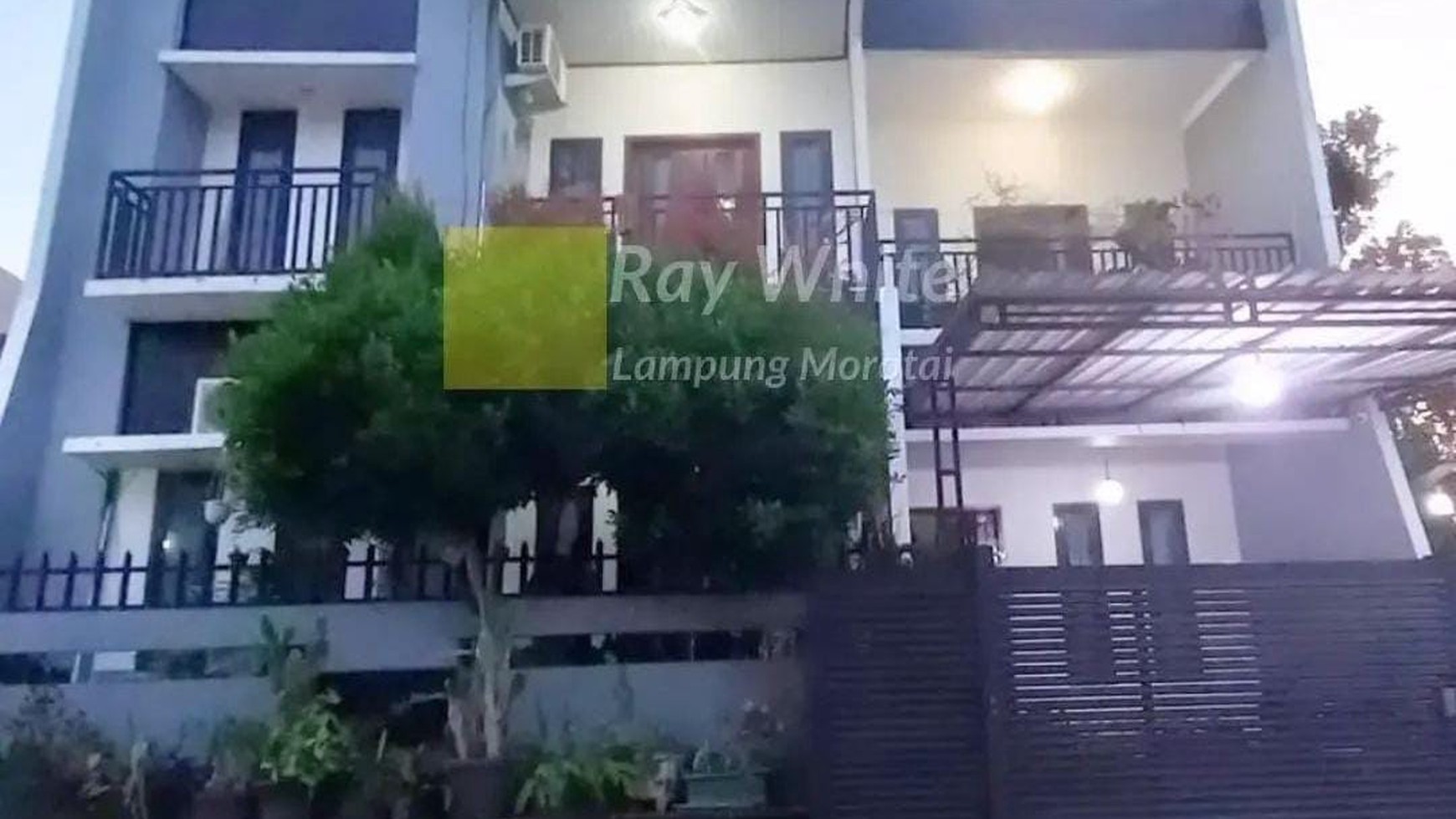 Rumah dua lantai di Perum. Beringin Raya kemiling kota Bandarlampung